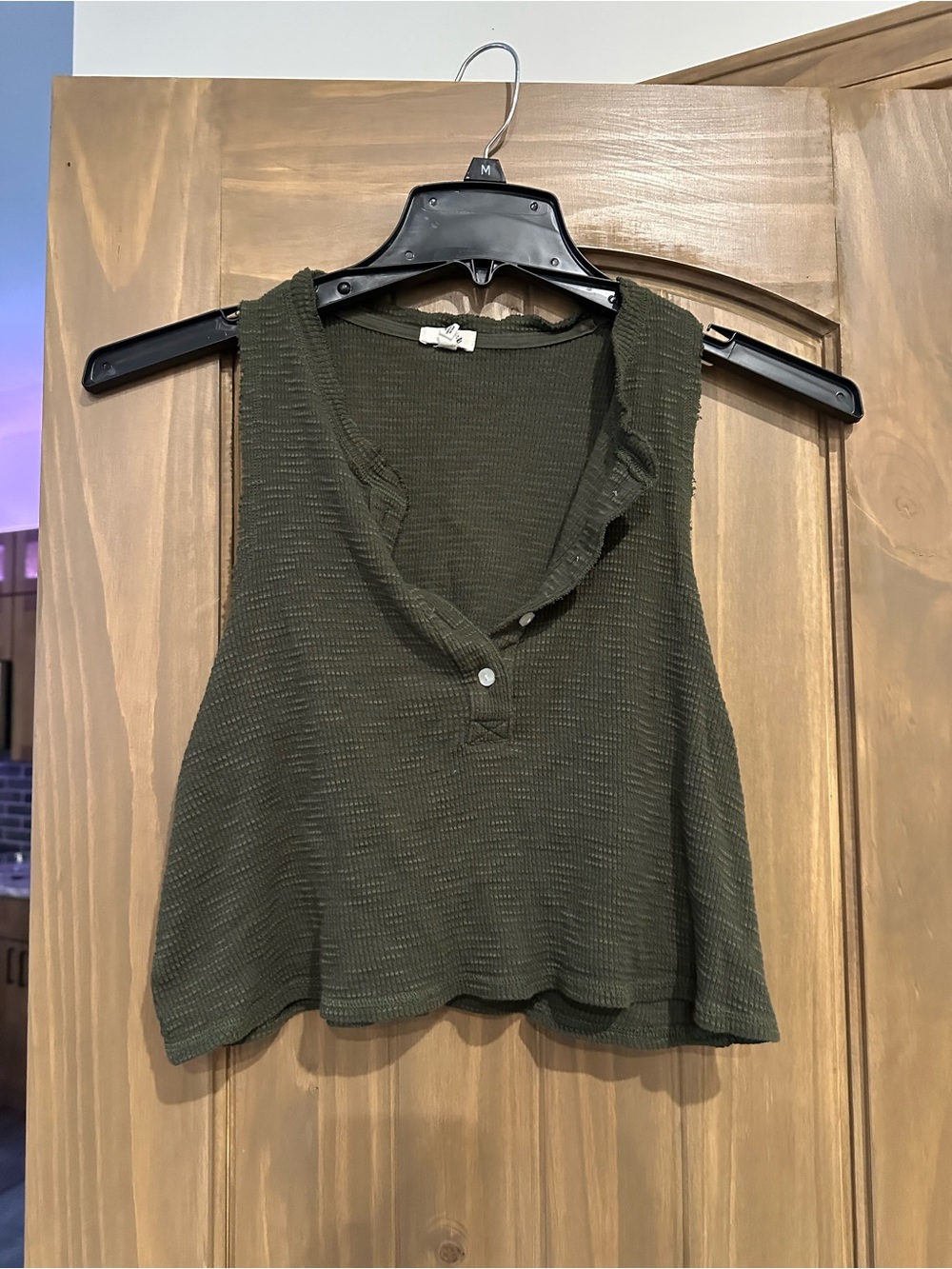 aerie Olive Green Sleeveless Henley Tank Top - MEDIUM